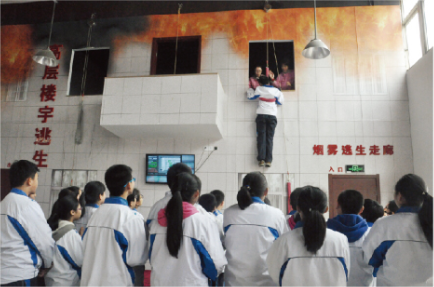 <b>高層樓宇逃生體驗(yàn)區(qū)</b>