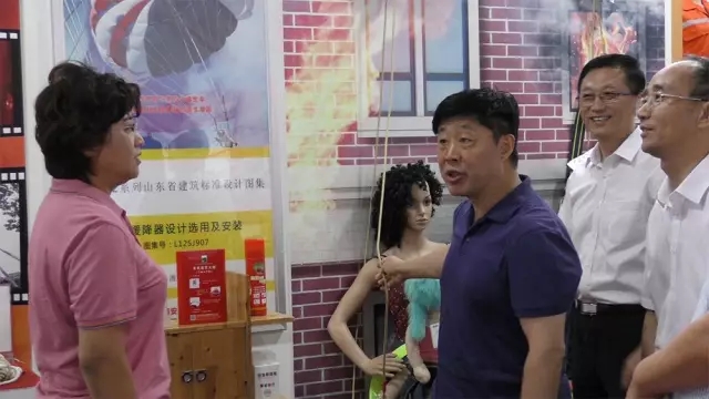 顧朝曦副部長高度評價高層樓宇緩降器