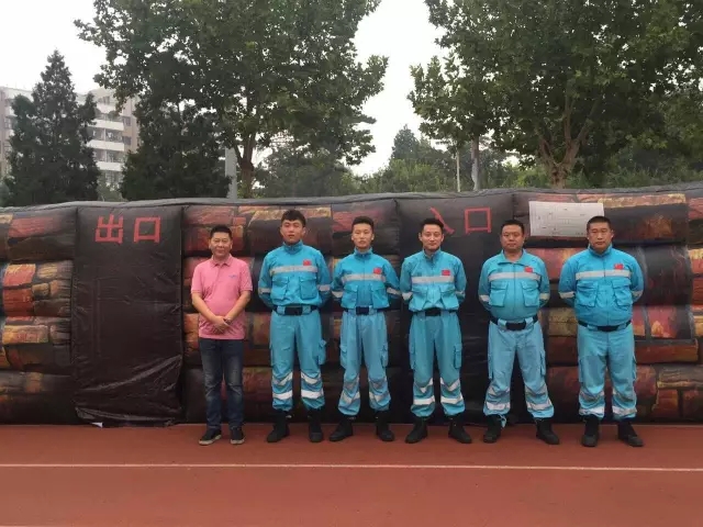 山東海麗應急安全培訓中心的專業(yè)團隊來到北京，為清華大學2017年度軍訓學生等共計4000余人進行了消防知識演習