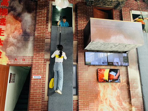 高層火災(zāi)緩降逃生體驗(yàn)展示