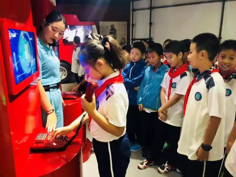 撥打119報警電話模擬現(xiàn)場