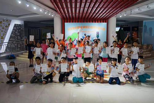 青島遼源路小學(xué)我當(dāng)一天消防員研學(xué)夏令營(yíng)海麗合影留念