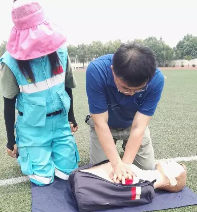 心肺復(fù)蘇模擬體驗(yàn)