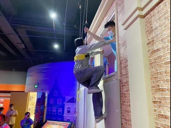 高層緩降體驗(yàn)