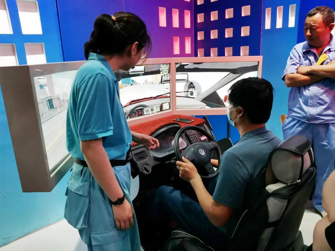 模擬機(jī)汽車駕駛體驗