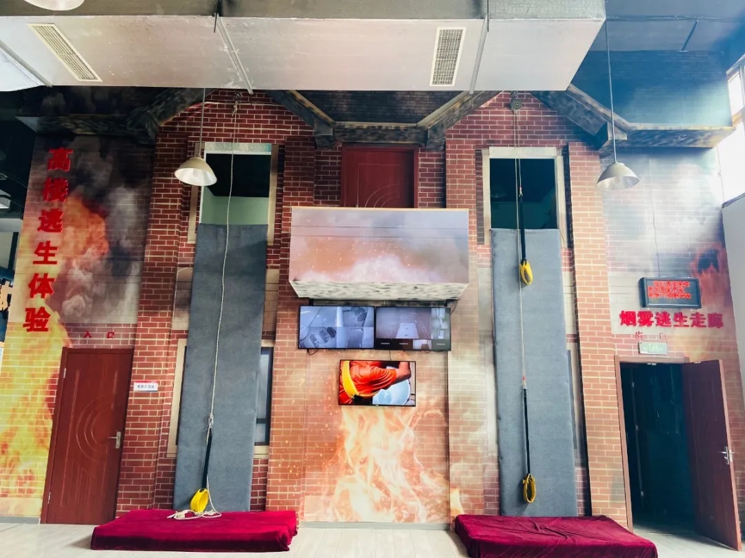 高樓逃生緩降體驗