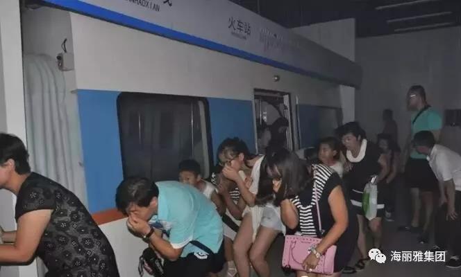 地鐵應(yīng)急逃生體驗