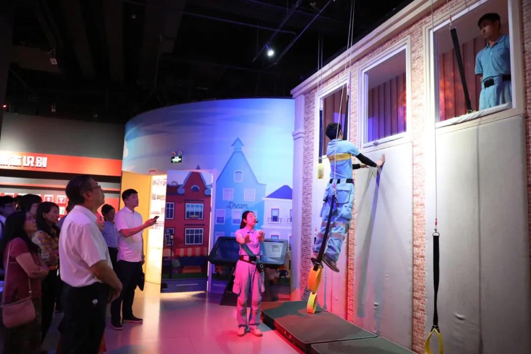 高空緩降訓(xùn)練逃生