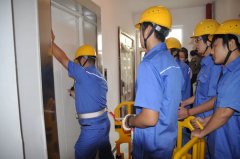 居家安全科普｜電梯墜落被困，該如何自救？