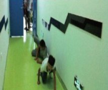 消防科普體驗(yàn)館：模擬煙霧逃生通道體驗(yàn)系統(tǒng)